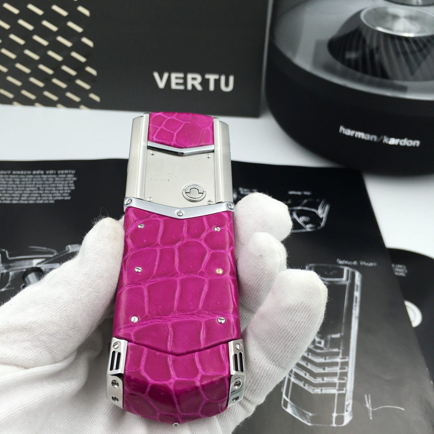 Vertu Signature S  Authentic Alligator Ladies Business Luxury Keypad Mobile Phone