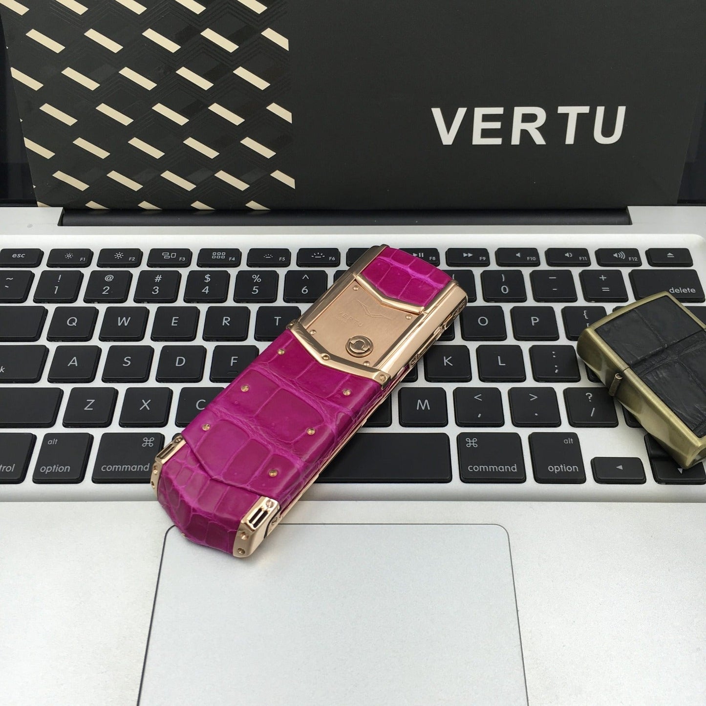 Vertu Signature S  Authentic Alligator Ladies Business Luxury Keypad Mobile Phone